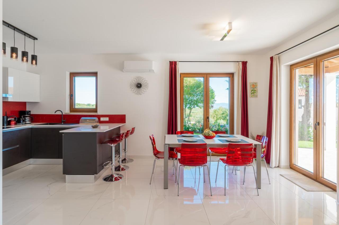 Villa Atop The Village With Stunning View Vizinada Экстерьер фото